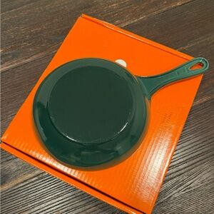 Le Creuset Enameled Cast Iron Omelette Shallow Pan Skillet 7.75” Artichaut